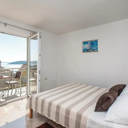 Holiday home Stunning In With Wifi Sevid