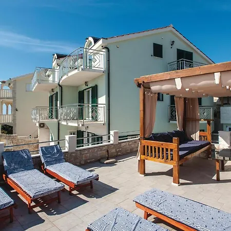 בית נופש Six-bedroom In *