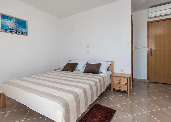 בית נופש Six-bedroom In סביד