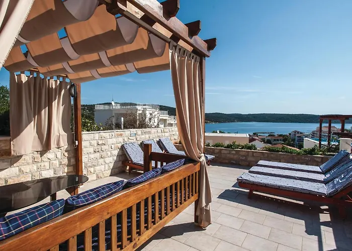 בית נופש Six-bedroom In *