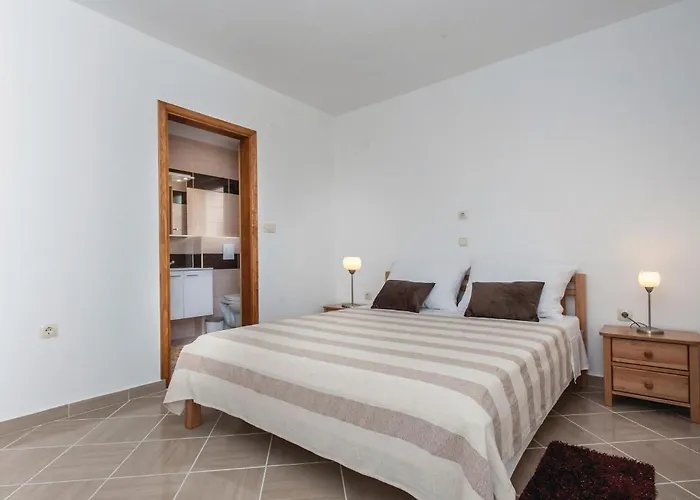 Six-bedroom In *