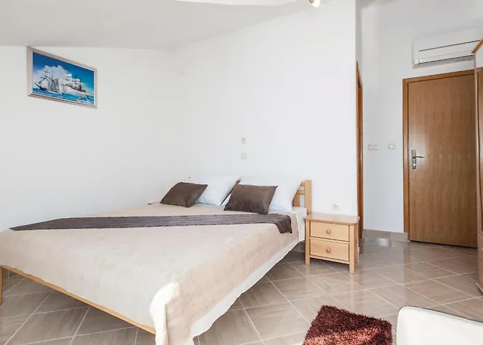 Six-bedroom In *