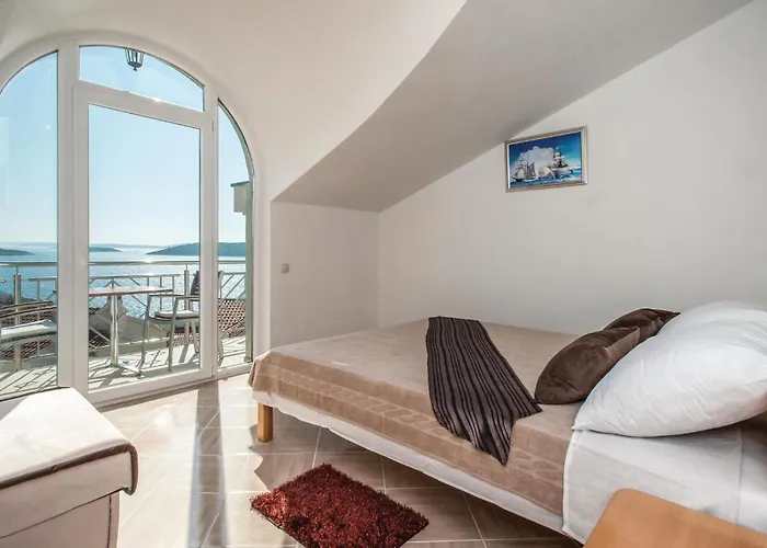 Six-bedroom In בית נופש *