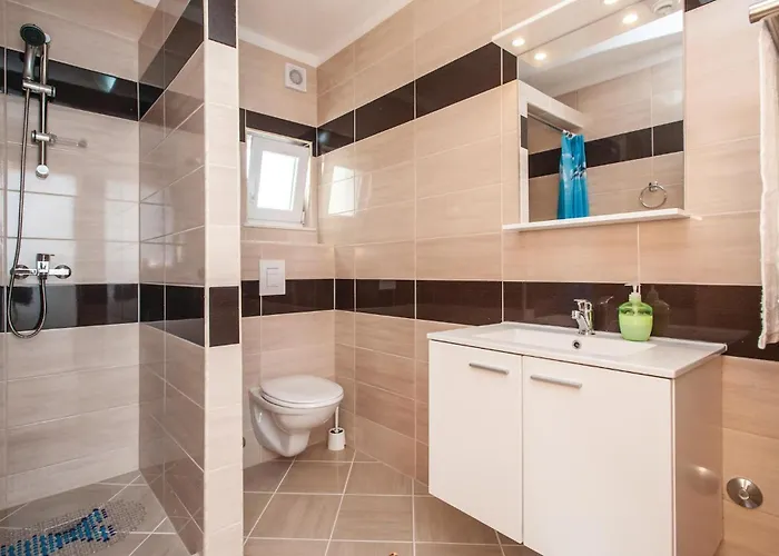 בית נופש Six-bedroom In