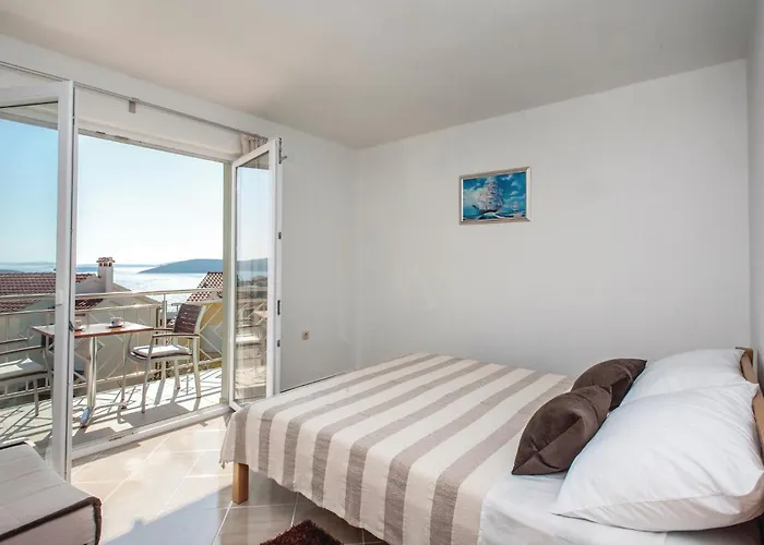 בית נופש Six-bedroom In סביד
