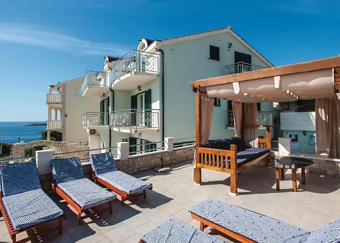 בית נופש Six-bedroom In *